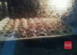 Illustration of how to make mushroom biscuits 9