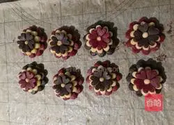 Illustration of how to make flower butter biscuits 9