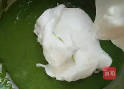 Illustration of how to make spinach puree mini cakes 10