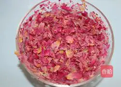 Illustration of how to make rose love cookies 3