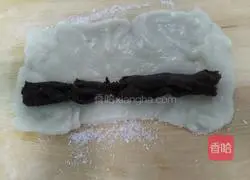Illustration of how to make glutinous rice rolls with bean paste 8