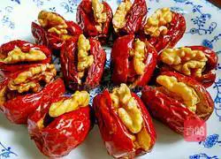 Illustration of how to make dates with walnuts 6