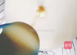 Illustration of how to make cream-free egg tarts 4