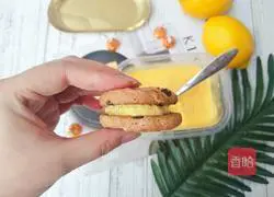 Illustration of how to make mango ice cream sandwich cookies 5