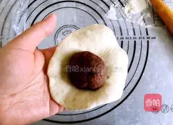 Illustration of how to make piggy bean paste buns 7