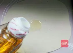 Illustration of how to make walnut flower rolls 7