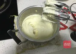 Illustration of how to make yogurt cheese 3