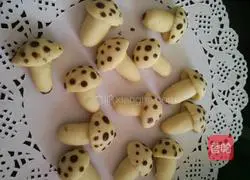 Illustration of making mushroom biscuits 8