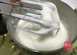Illustration of how to make yogurt cheese 12