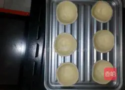 Illustration of how to make delicious egg tarts 1