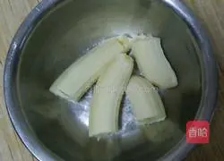 Illustration of how to make banana pie 1