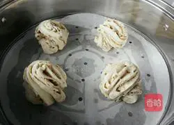 Illustration of how to make walnut flower rolls 15