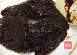 Illustration of how to make snowflake chocolate chip cookies 9