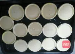 Illustration of how to make whipped cream and condensed milk egg tarts 11 
