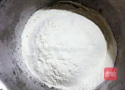 Illustration of how to make mushroom biscuits 4