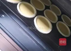 Illustration of how to make whipped cream egg tarts 5