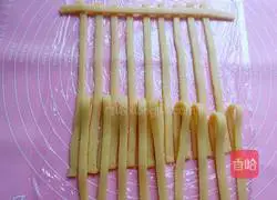 Illustration of how to make braided biscuits with strawberry jam filling 13