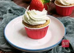 Strawberry Cream Cup Cake Recipe Illustration 11