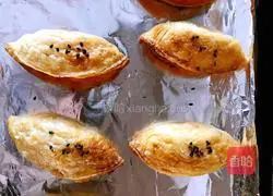 Illustration of how to make sweet potato and egg tarts 7