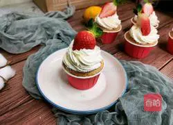 Strawberry Cream Cup Cake Recipe Illustration 12