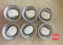 Illustration of how to make homemade egg tart crust 18