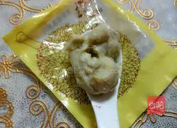 Illustration of how to make durian egg tarts 6