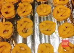 Illustration of how to make small biscuits 13