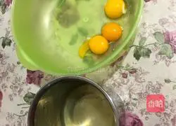 Illustration of how to make crispy egg biscuits 1