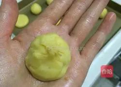 Illustration of how to make meat floss biscuits 10