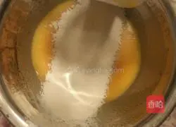 Illustration of how to make six-inch chiffon cake 4