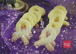 Berlin Biscuit Rings: Illustrations of Edible Christmas Decoration 10