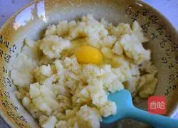 Illustration of how to make wheel puffs (New Year's dessert) 6