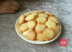 Illustration of how to make egg yolk biscuits 9