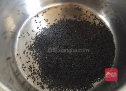 Black Sesame Chiffon Cake Recipe Illustration 2