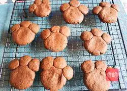 Illustration of how to make bear paw biscuits 13