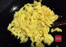 Illustration of how to make fried purple sweet potato rice with eggs 2