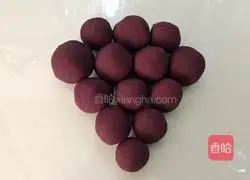 Illustration of how to make purple sweet potato balls 4