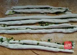 Illustration of how to make scallion pancake 11