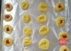 Illustration of how to make original (strawberry jam) cookies 10