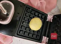 Illustration of how to make cocoa-filled waffles 7