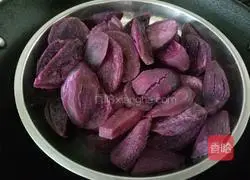 Illustration of how to make purple sweet potato glutinous rice cake 1