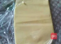 Illustration of how to make egg tart crust 3