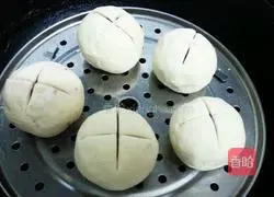 Illustration of how to make stuffed purple sweet potato buns 16