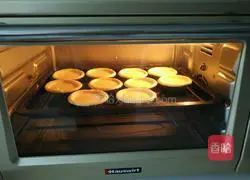 Illustration of how to make delicious egg tarts 6
