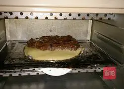 Illustration of how to make Haakon pie (traditional iron plate version of Haakon cake) 9