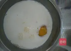 Illustration of how to make light cream condensed milk egg tart 4