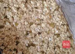 Illustration of how to make granola bars 5