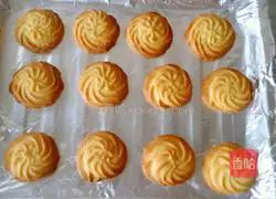 Illustration of how to make crispy butter cookies 13