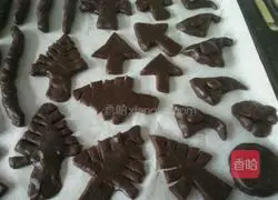 Illustration of how to make Christmas tree cookies 10