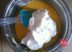 Illustration of how to make chiffon cake 6